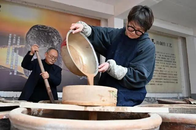 一捧汾河土 千年澄泥砚