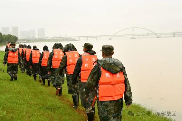 强降雨持续进行，江西高安锦江河段水位迅速上升