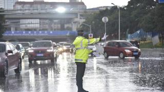 昆明交警发布汛期预警：雨天出行需谨慎