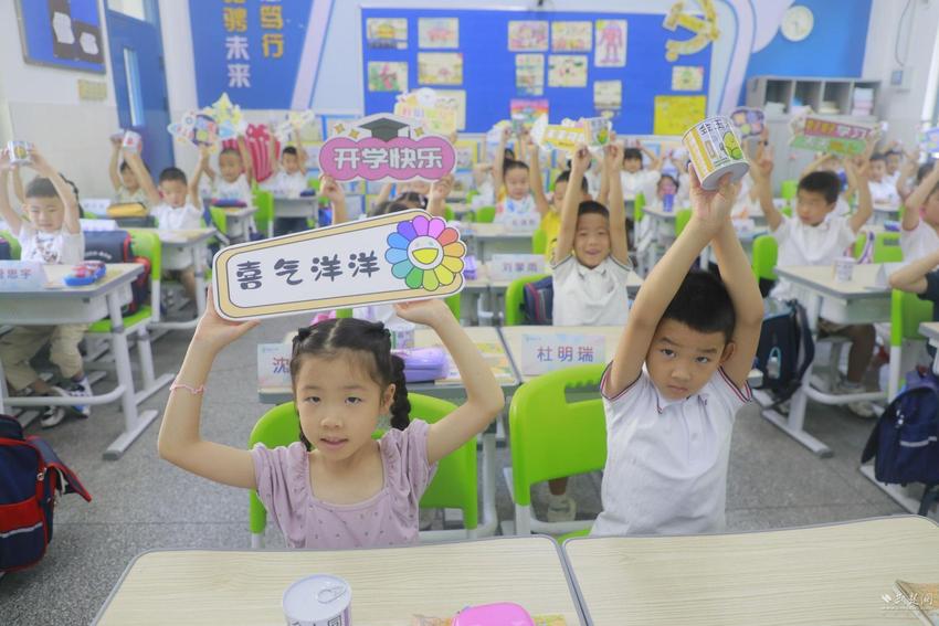 播种希望！神龙小学学子开学收惊喜