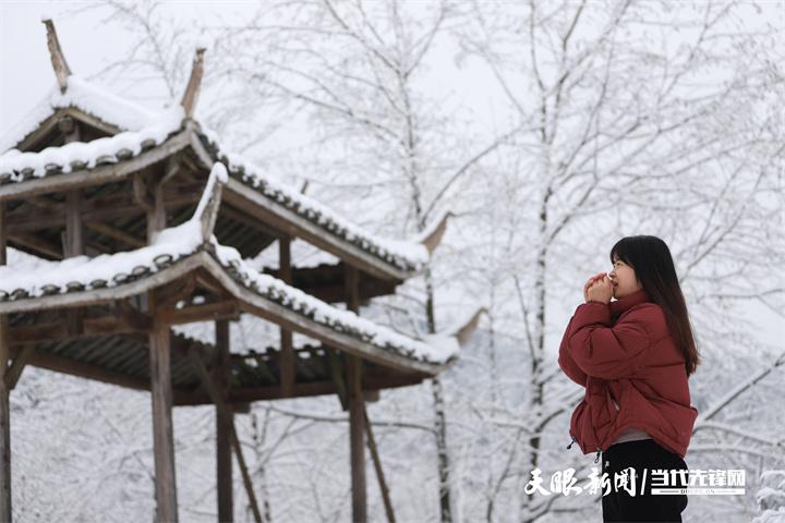 印江初雪美如画