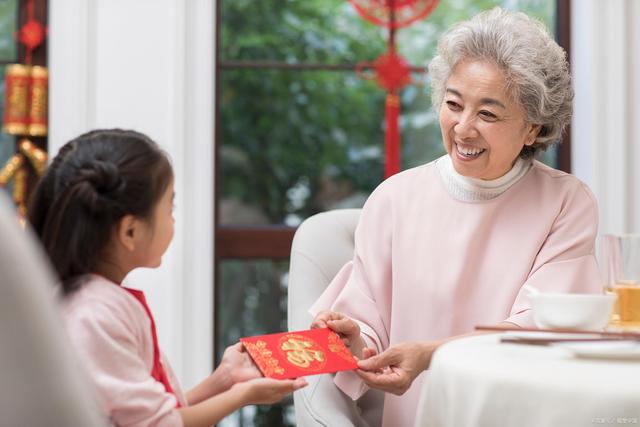 过年走亲戚，给小孩“压岁钱”时，记得守好这两条规矩