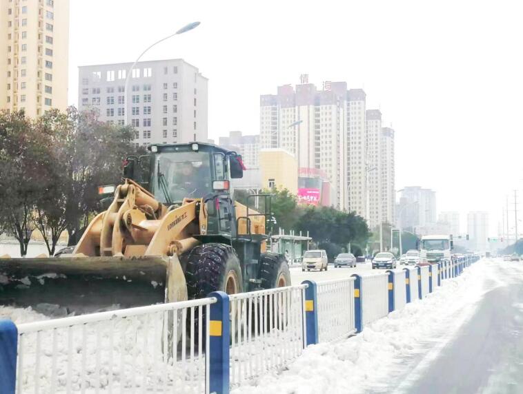 阜阳市颍东区：破冰除雪 全力以赴保畅通