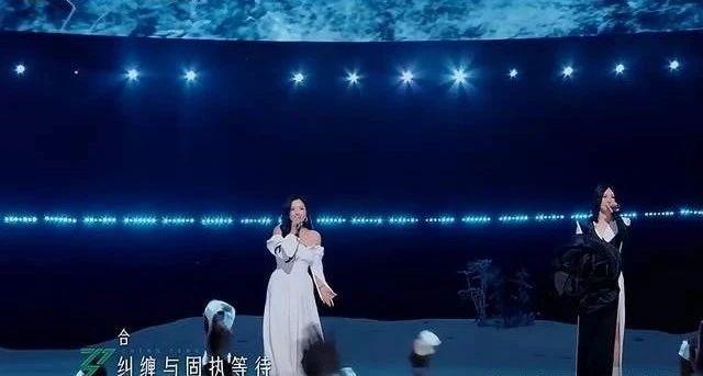 超女尚雯婕与何洁《不该》舞台炸裂，芒果严选实力诠释音乐传奇