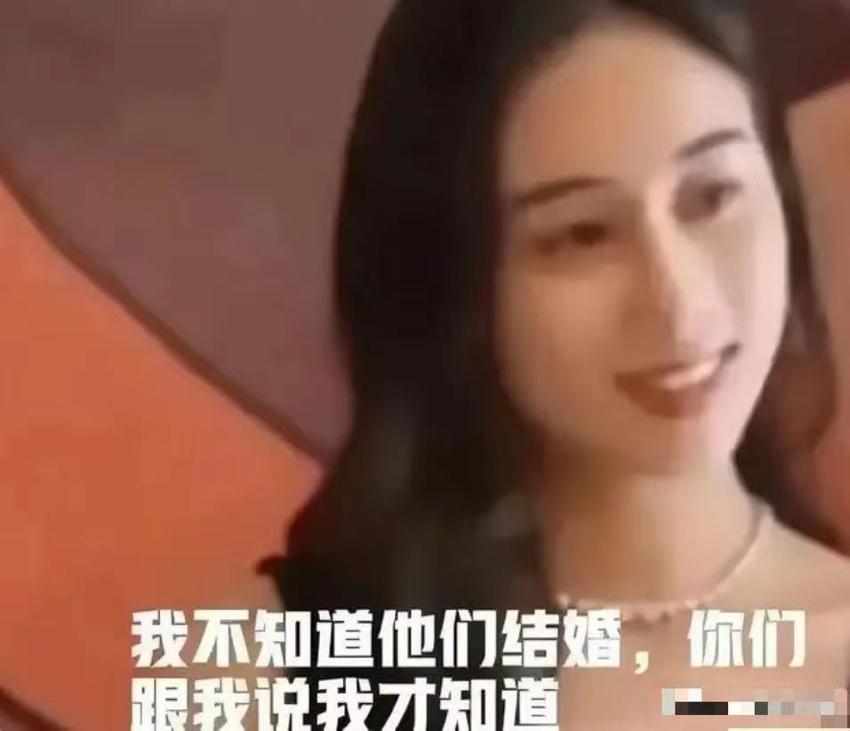 何猷君携何超欣美国追星，与金发美女热聊