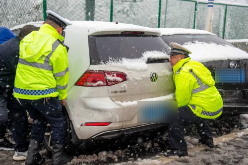 奋战风雪！湘潭公安交警全警上岗，护航寒冬平安路