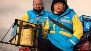 50岁北漂骑手为儿子奋斗20年：结果儿子和父亲成了同行