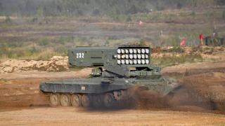 俄军用“日炙”重型喷火系统摧毁乌军在卢甘斯克的据点