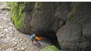 云南大理一登山者在苍山失联9天8夜后获救 对话救援队员：在断崖处找到他