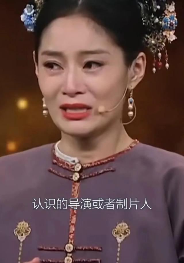 女演员，为养娃，沿街摆摊卖包子，不顾形象大声叫卖