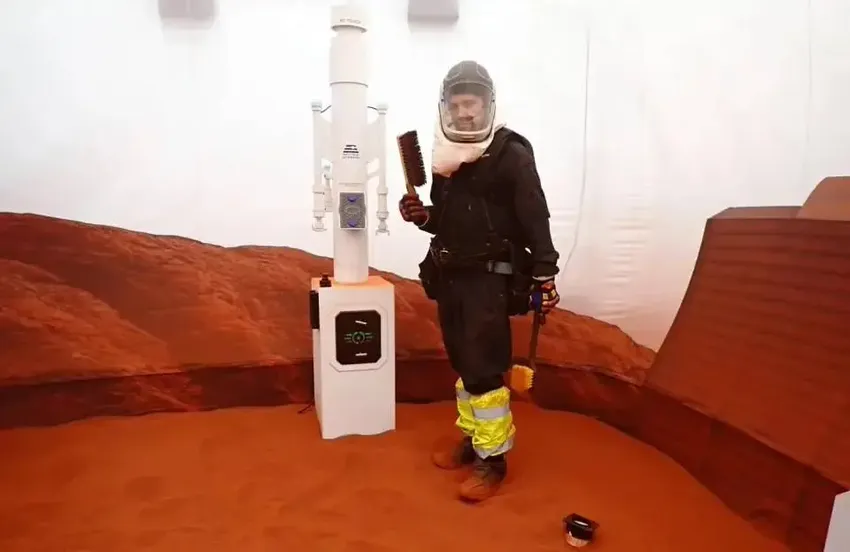 四名志愿者在 NASA 火星模拟舱生活一年后成功出舱，身体未出现重大问题
