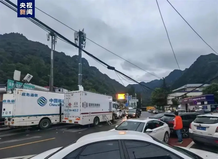 西安秦岭突发山洪致2人死亡16人失联，官方：多支救援队赶赴现场，已救出4名受困者