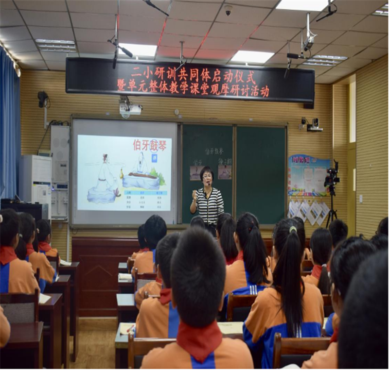 定兴县第二实验小学开展教师赛课活动