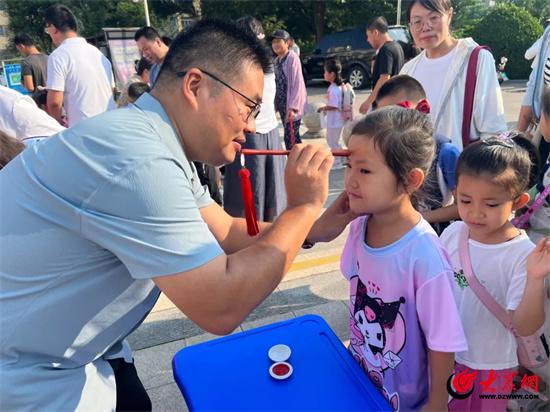 潍坊奎文樱园小学点朱砂启智 鸣鼓迎新篇