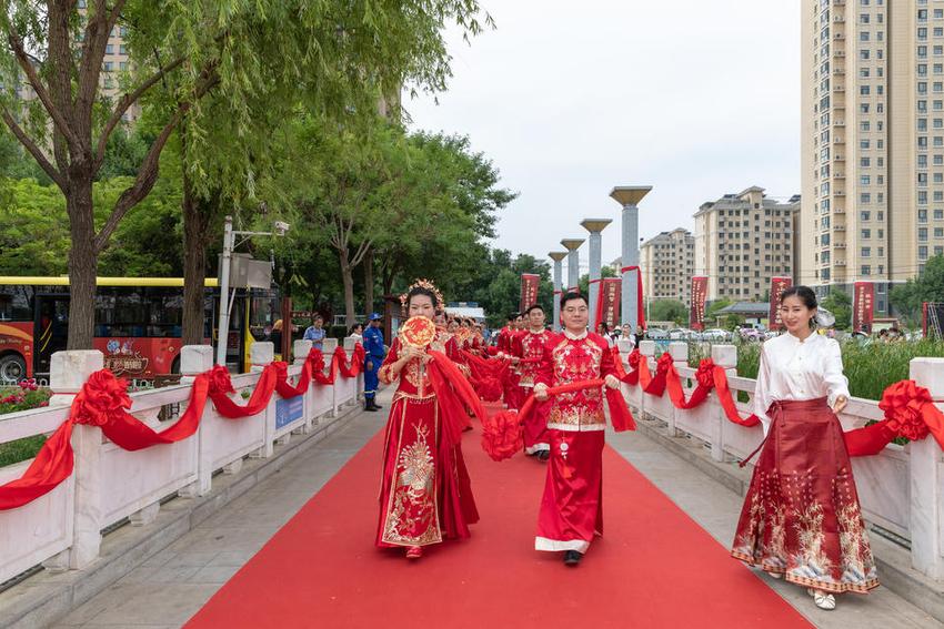 金乡县“金山作证•金玉良缘”新中式集体婚礼仪式圆满举行