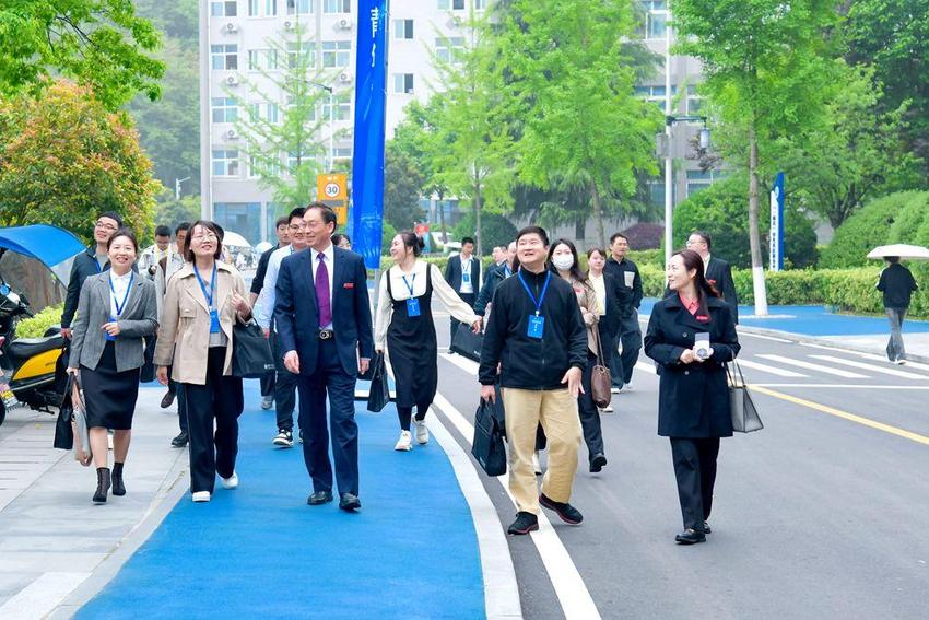 才聚汉师！汉江师范学院举办首届青年学者论坛