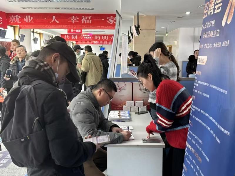 1800余名求职者进场，济南市春风行动进行中