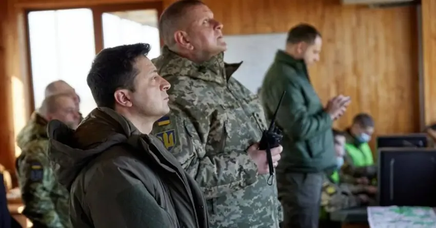 乌克兰局势诡谲，军政高层内斗关键时刻，情报头目妻子被人下毒