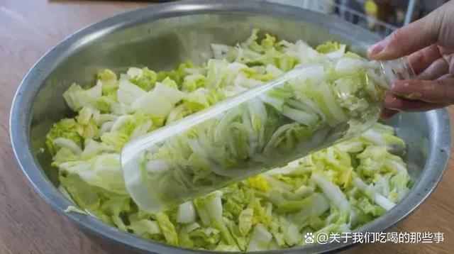 不管腌什么酸菜，记住这3点，酸菜不烂不发霉，而且又酸又脆又香