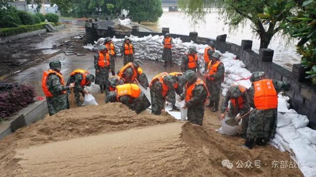 强降雨持续进行，江西高安锦江河段水位迅速上升