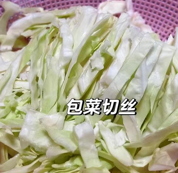 包菜鸡蛋炒粉丝，不仅做法简单易学，而且美味可口