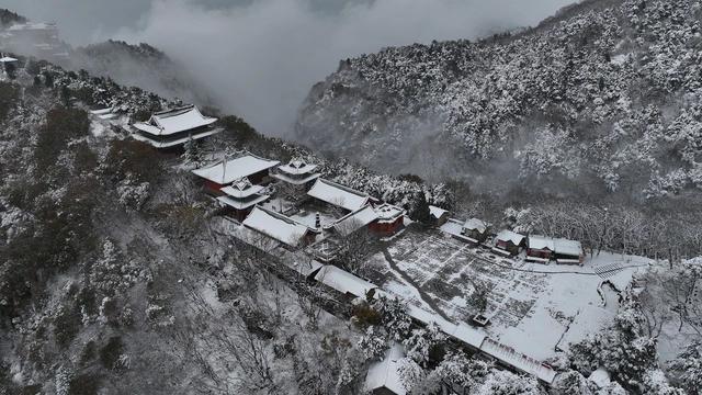 山西永济：雪后五老峰宛如画卷