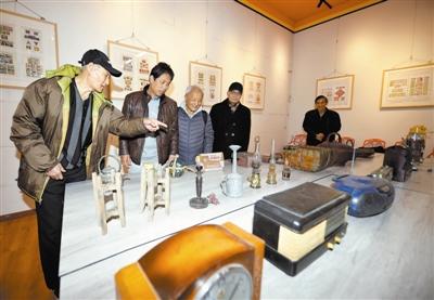 老物件收藏展 留住身边的历史 扫码阅读手机版