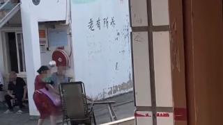 网传托老院护工打老人 浙江当地警方和民政局回应