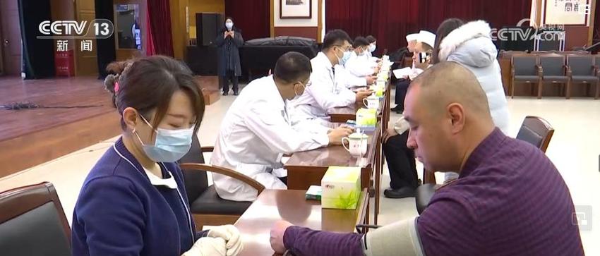 “送医小分队”深入一线 守护户外作业人员健康