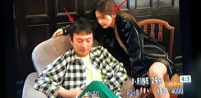 王思聪前女友小羽深夜直播情绪失控，被网友质疑不舍这段恋情