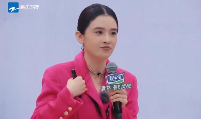 尬翻无数网友的赵樱子，导师们都不待见，原来她以前那么漂亮清纯