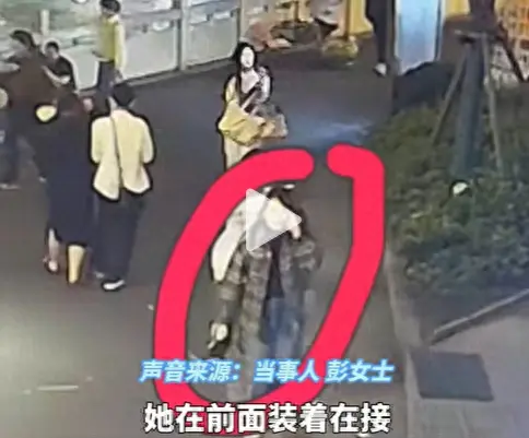 女子手机被“捡走”，女子报警后给钱给烟还要给小偷道歉？