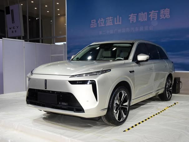 蓝山dht-phev，外形简约有科技感但又不失稳重气质的车型