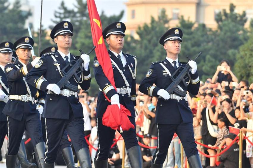 现场太燃了！江西南昌举行升国旗仪式