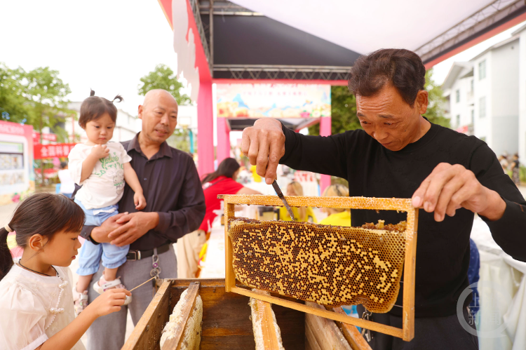 重庆黔江：多彩活动庆祝农民丰收节