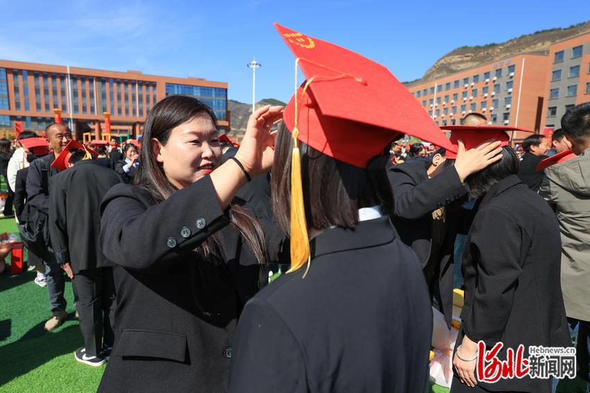 承德普臻中学举行首届成人礼活动