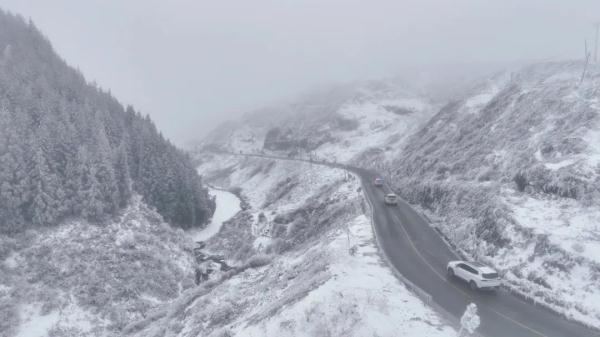 永善县公安局马楠派出所抗冰保通民警在行动