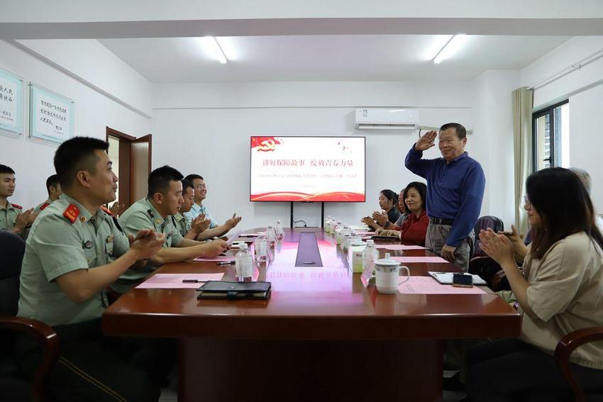 退役老兵进营区，与武警官兵畅谈军旅故事、共话“新时代奋斗观”