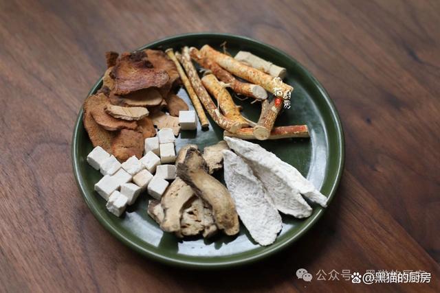 小满后多喝这杯“祛湿轻盈茶”，把油腻困乏都赶走，无湿一身轻