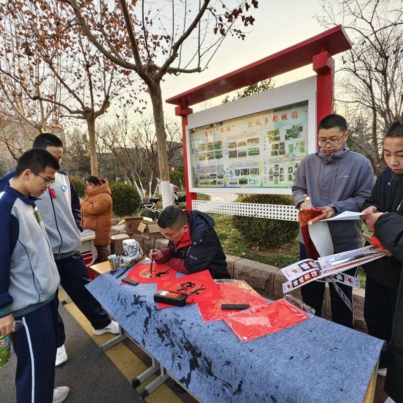 暖冬赶大集 来济南历城双语实验学校这场满是温情的校园聚会