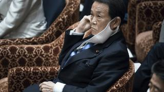 麻生太郎学佩洛西窜台，日本的上蹿下跳，高估了自己的斤两