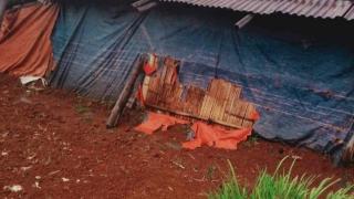 缅北贵慨辖区遭强风袭击！一难民营内12间房被吹毁
