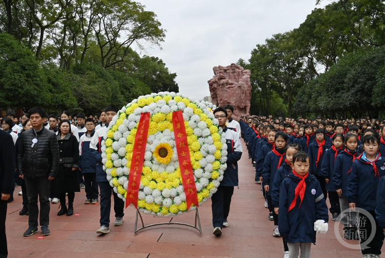 重庆市举行青少年纪念‘11·27’烈士殉难75周年活动