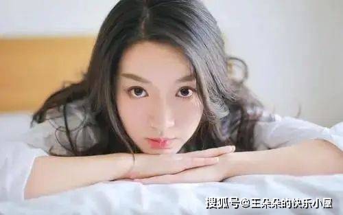 女人对你有好感，往往不会明说，但会给你这5个“暗示”！