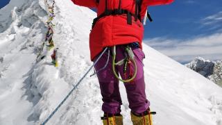 融合报道｜登顶了珠峰，到过南北极，挑战七大洲最高峰！“登山女神”陈旻唐山讲授思政课