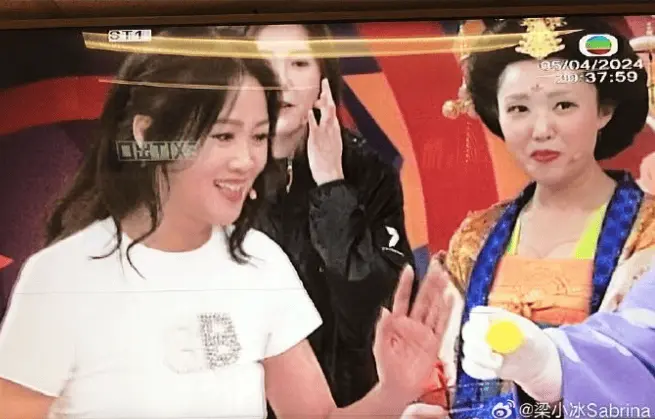 TVB女神级花旦26年后再拍剧！变满头白发和皱纹！美貌大牺牲