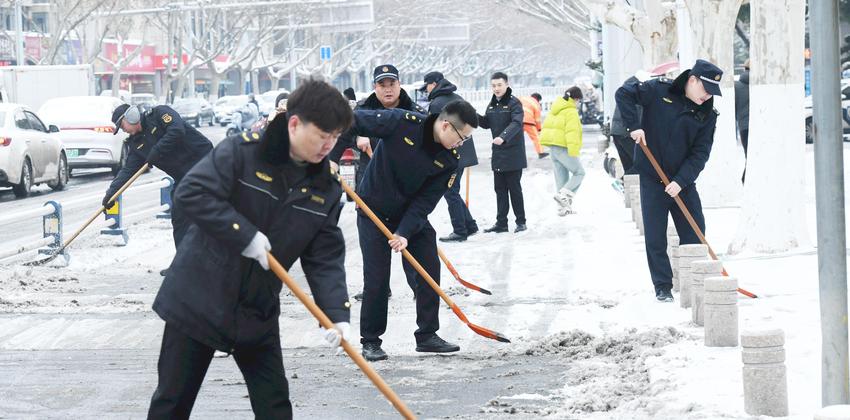 以“雪”为令齐行动 守护安全保畅通