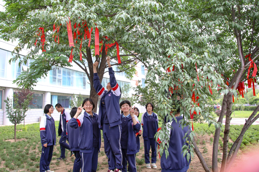 胸怀凌云志，不负少年时！多图直击河北高考现场→