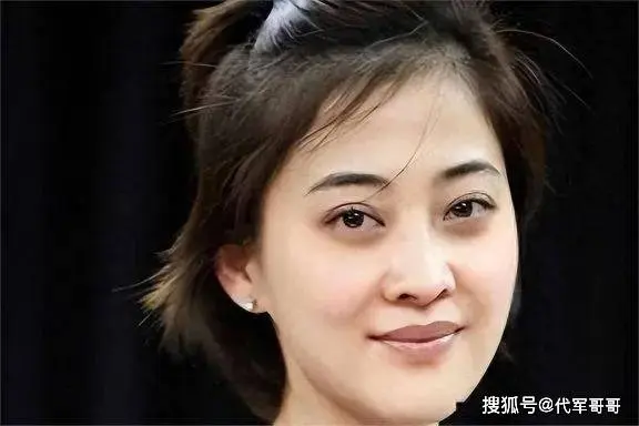 她是最“傻”女演员，闪婚2次倒贴全部身家，如今逆袭成百亿富豪