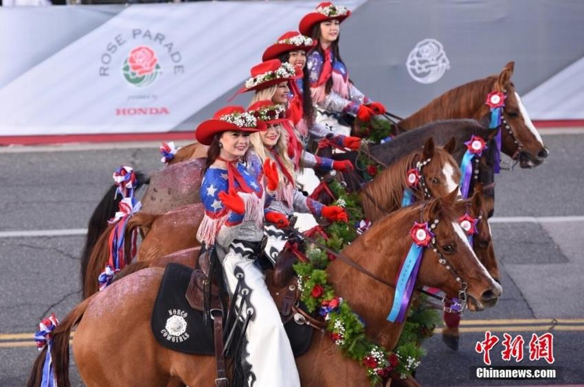 美国玫瑰花车游行以鲜花和音乐欢庆新年